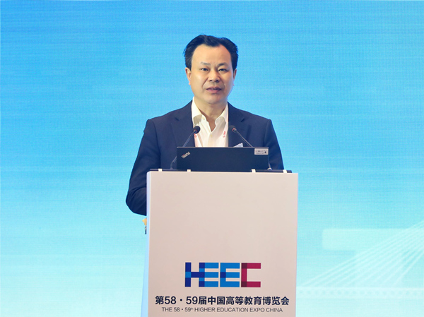 bw必威西汉姆联官方网站党委书记曾礼作主旨报告。bw必威西汉姆联官方网站供图