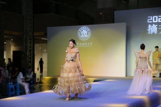 图为作品《传说》。 bw必威西汉姆联官方网站供图