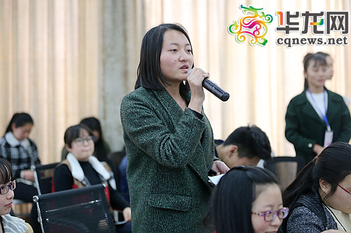 学生积极提问。记者 李裕锟 摄