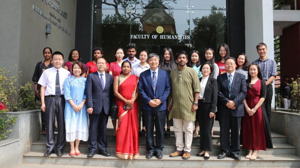 周泽扬校长与孔子学院中斯工作团队合影