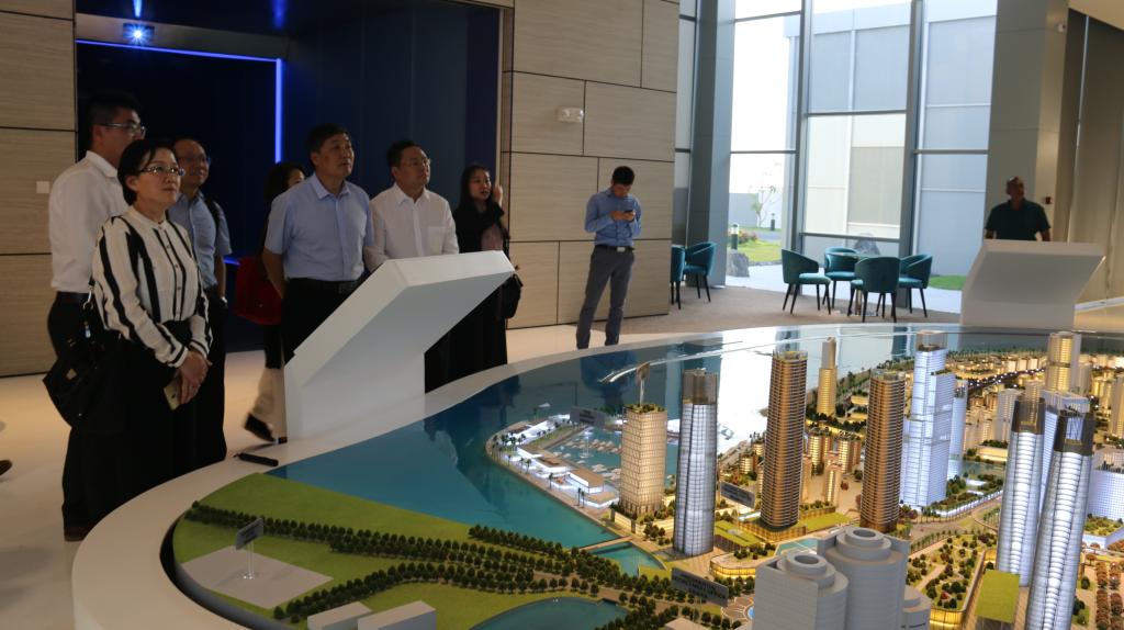 参观中国援建斯里兰卡科伦坡港口城项目