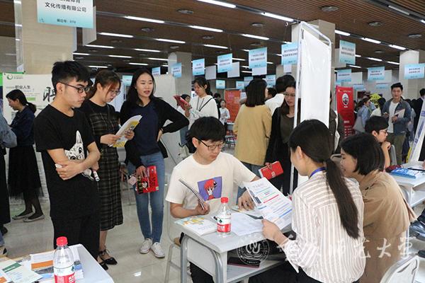 毕业生准备充分积极应聘