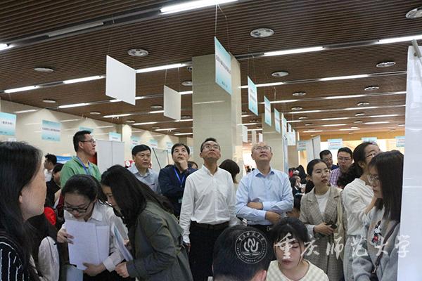 副校长杨如安到招聘会现场检查指导工作